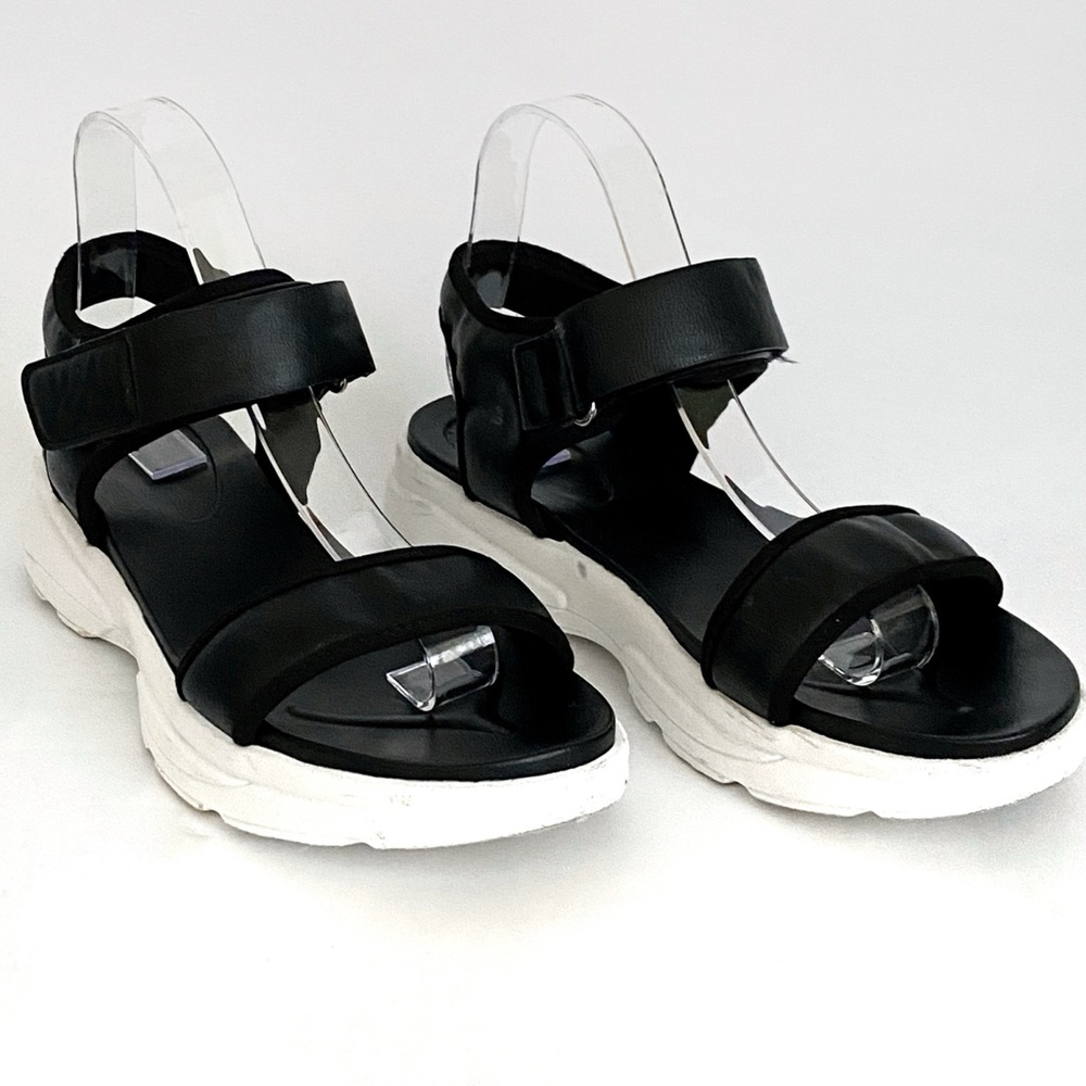 Rouge Helium Casual Sandals Size 10